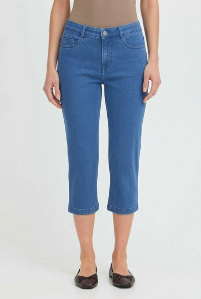 Elli Stretch Denim Capri (Medium Blue)