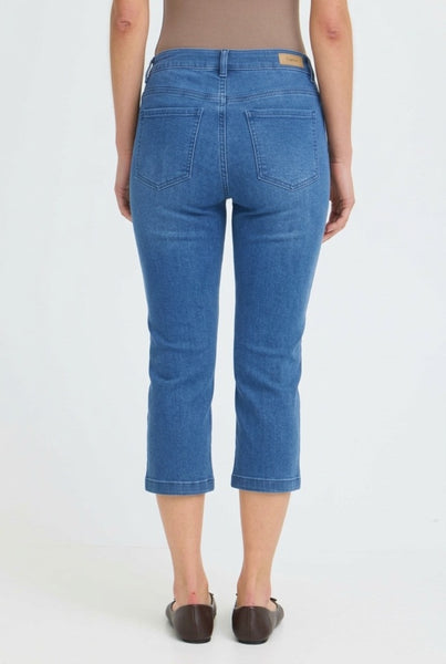 Elli Stretch Denim Capri (Medium Blue)