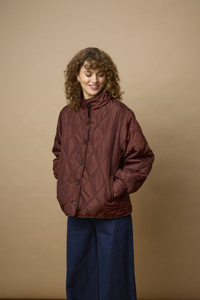 Agate Quilted Short Jacket (Rum Raisin)
