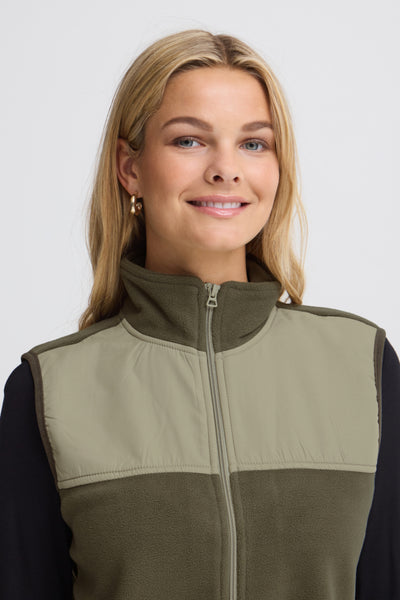 Fria Vest (Grape Leaf)