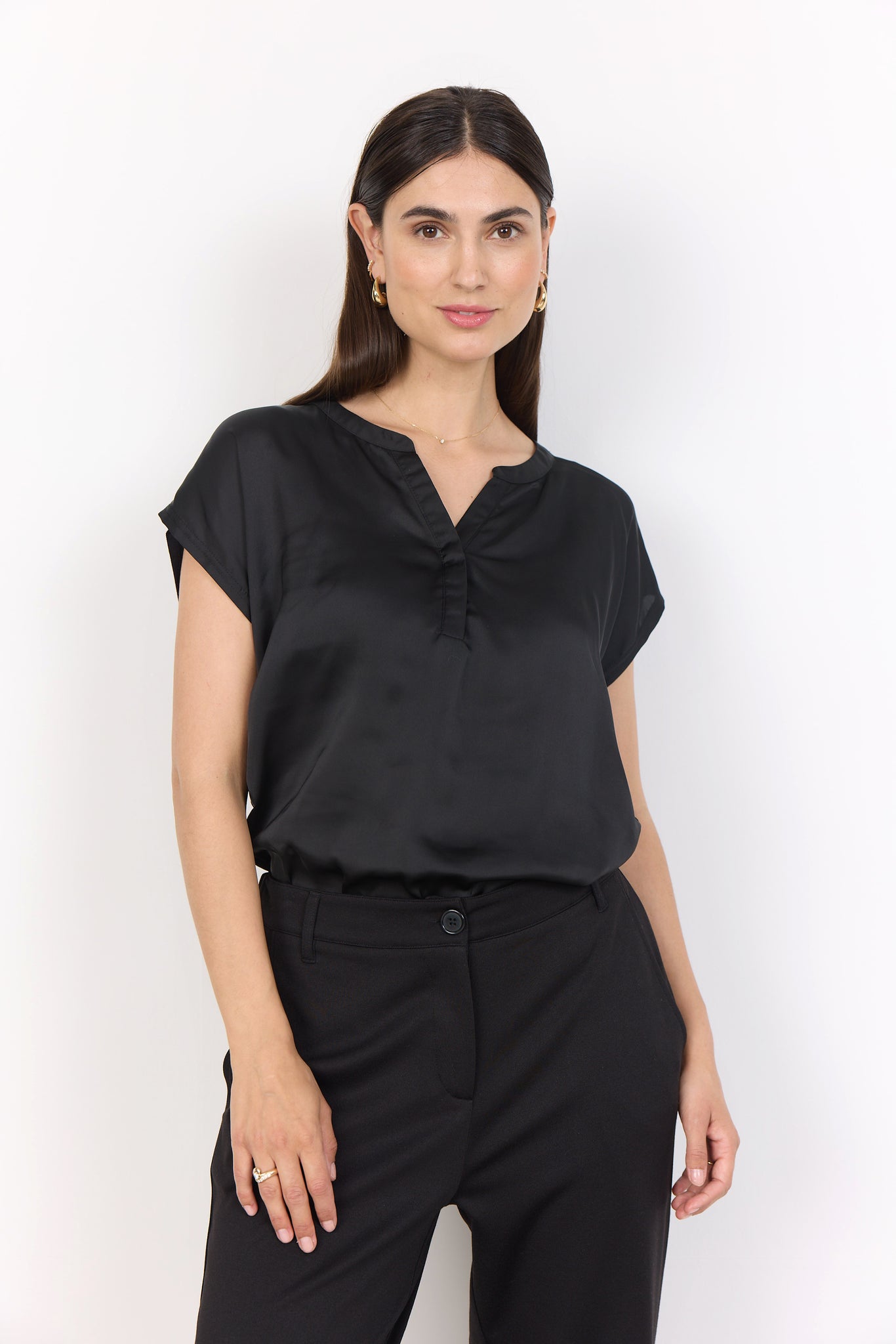 Thilde Stain V Neck Top (Black)