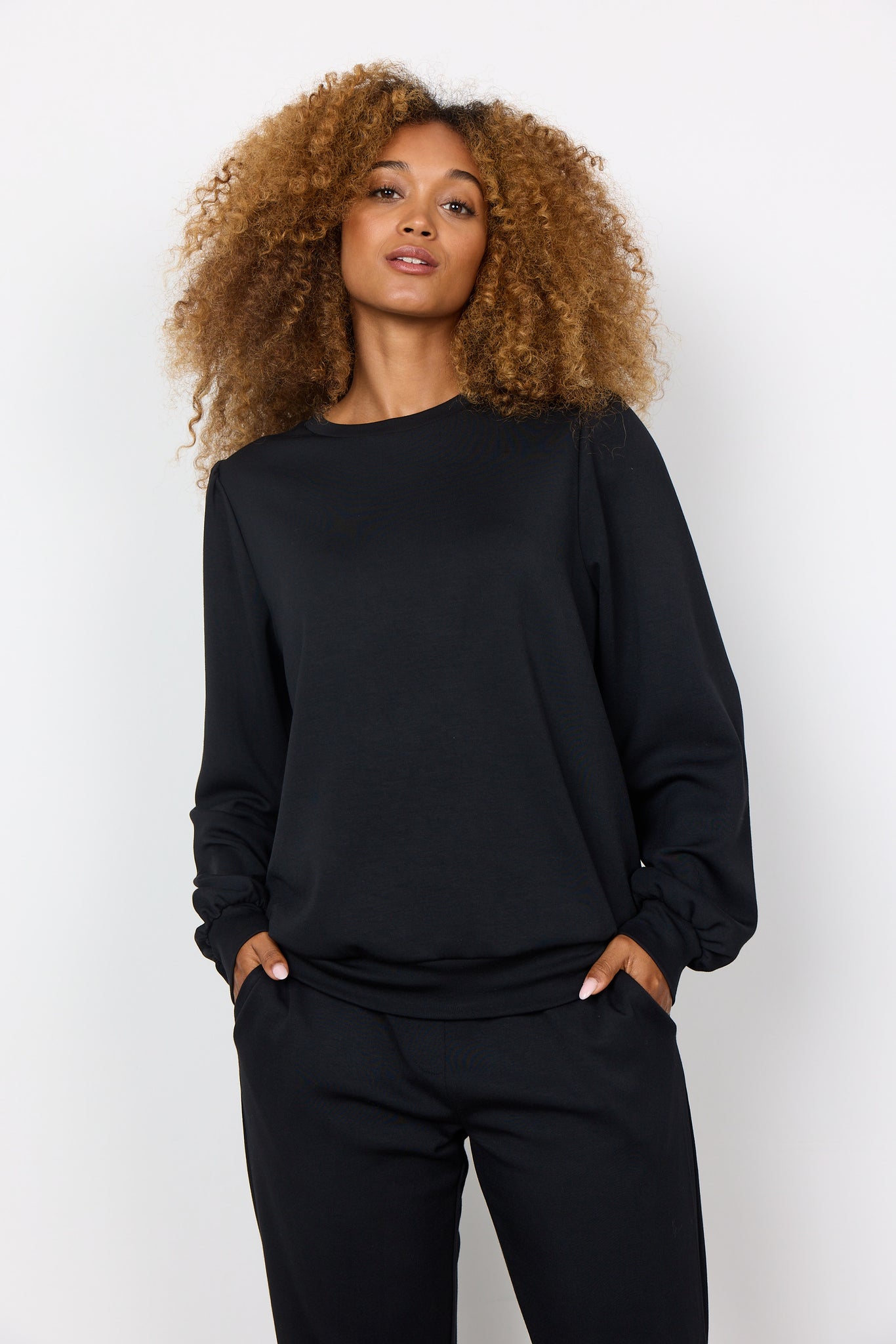 Banu Long Sleeve Sweater (Black)