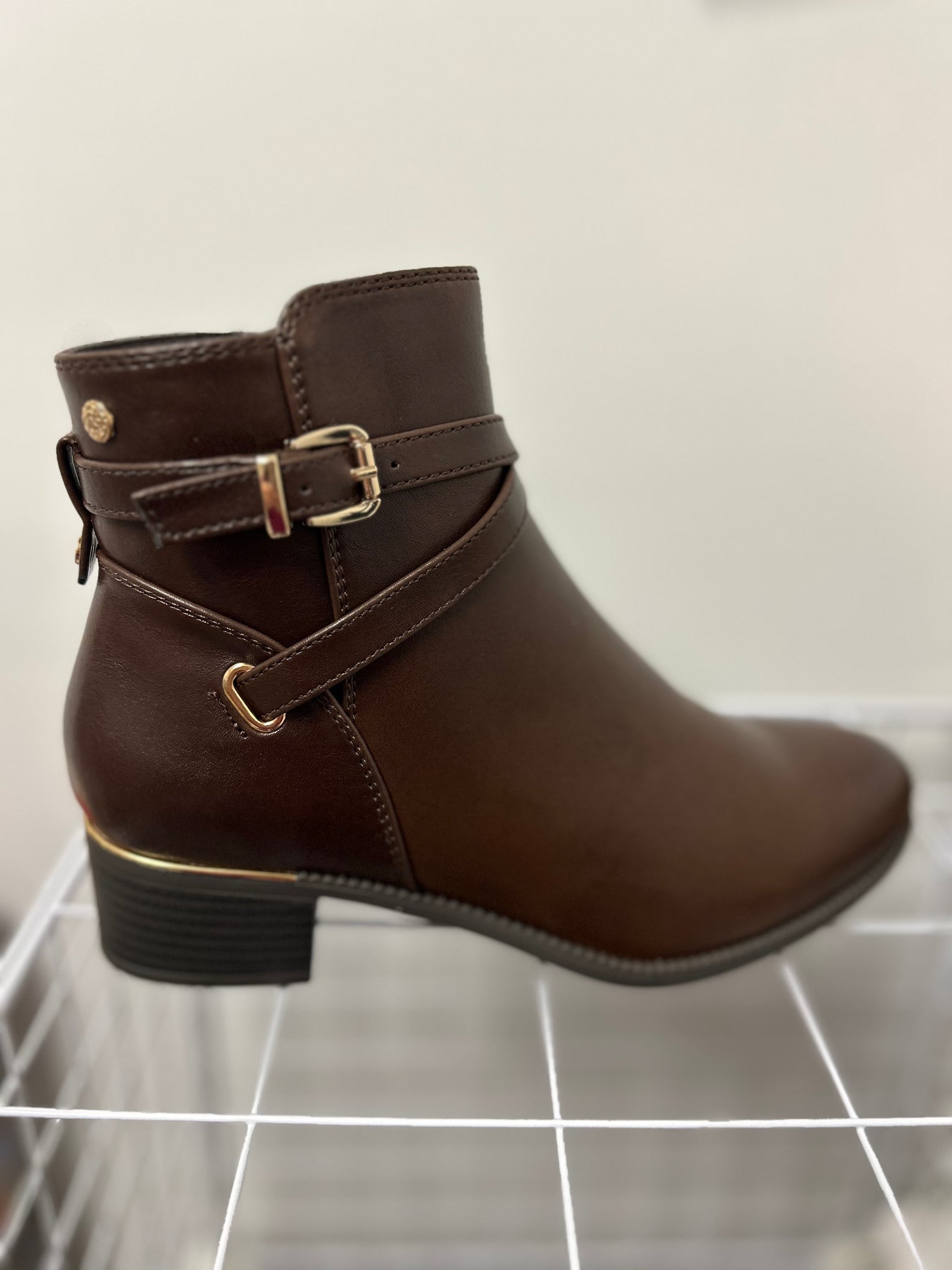 Becka Good Accent Boot (Brown)