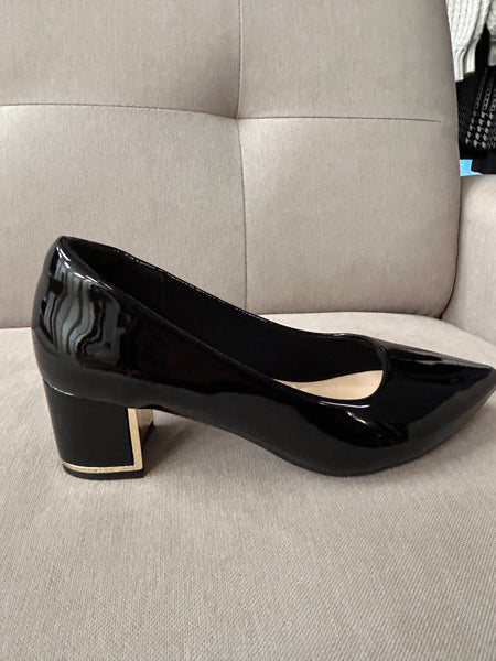 Mila Patent Look Closed Shoe (Black)