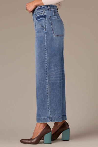 Wyatt Skyrise Wide Leg Jeans with V Pockets