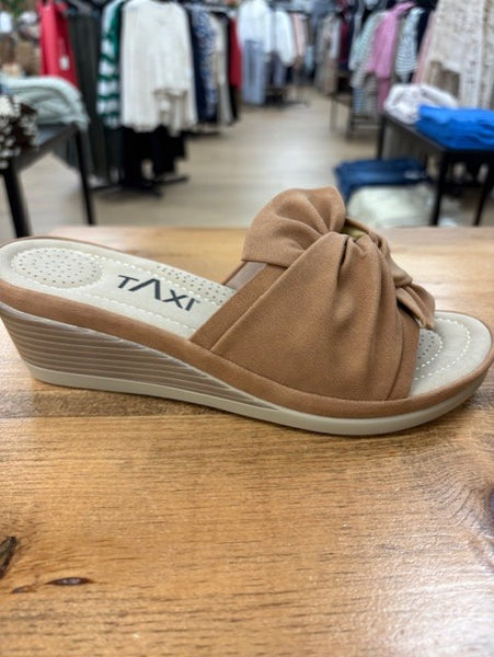 Janice Wedge Sandal (Tan)