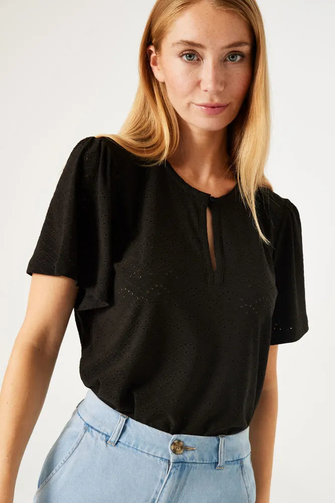 Mafa Eyelet Top (Black)