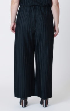 PLUS Marilyn Pleated Pant (Black)