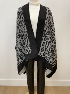 Linnie One Size Poncho / Cape